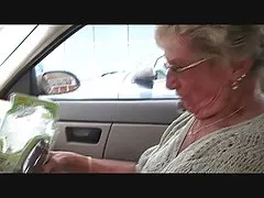 Asian bitch will show her skills in the extraction of male sperm